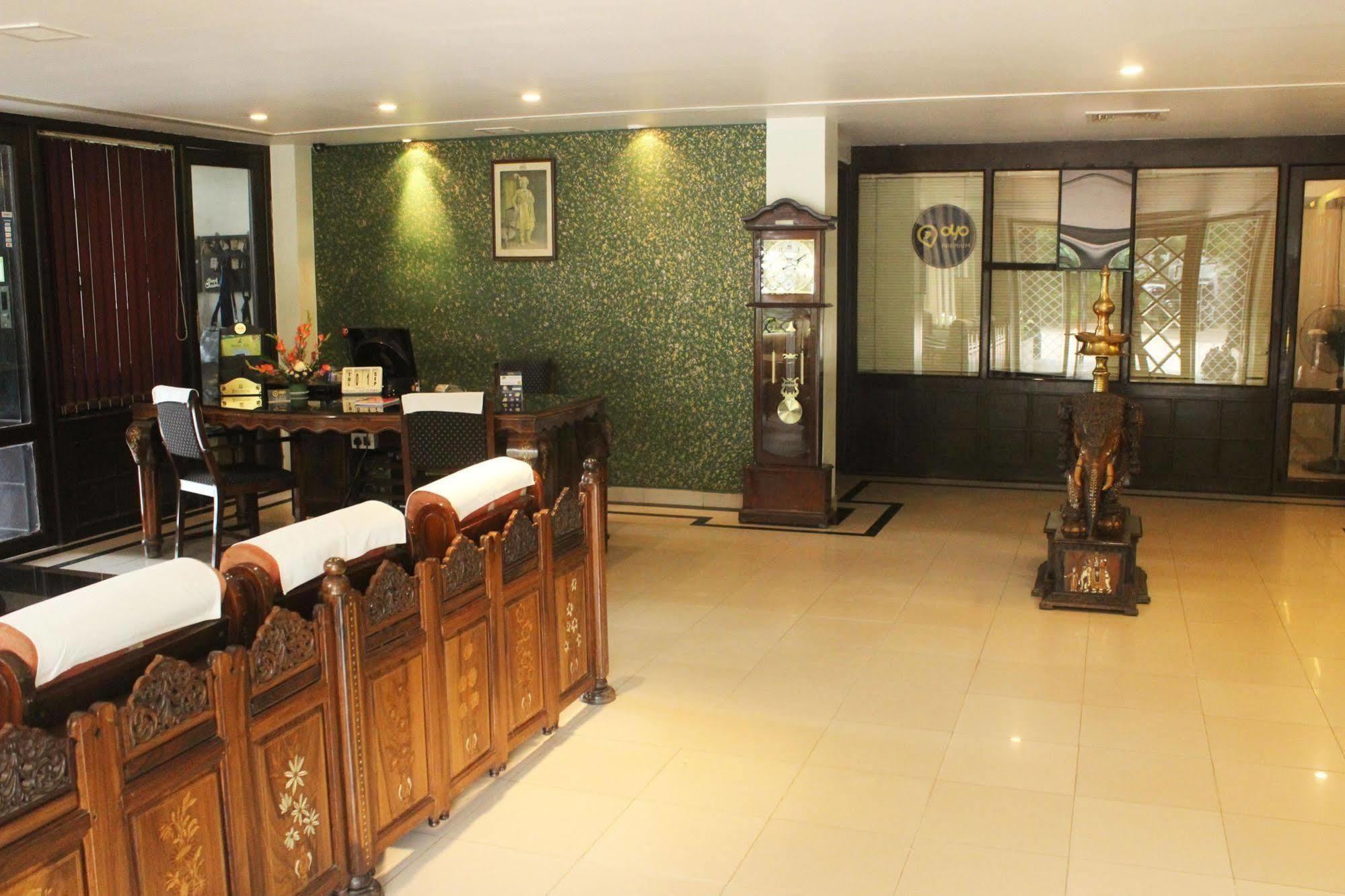 Treebo Trend Royal Inn Mysore Buitenkant foto