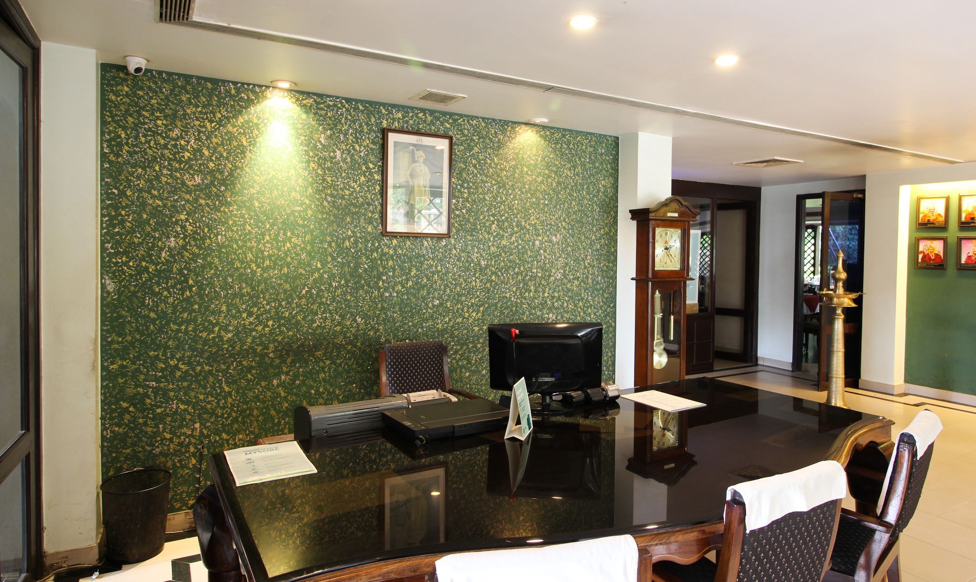 Treebo Trend Royal Inn Mysore Buitenkant foto